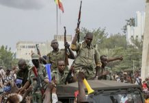 Mali: la contestation s’élève contre la mainmise excessive des militaires sur la transition