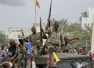 Mali: la contestation s’élève contre la mainmise excessive des militaires sur la transition