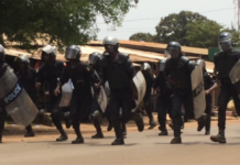 Guinée Condé-Cry: après l’élection pour un 3e mandat d’Alpha, cinq « hommes et gars » opposants écroués