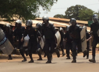 Guinée Condé-Cry: après l’élection pour un 3e mandat d’Alpha, cinq « hommes et gars » opposants écroués