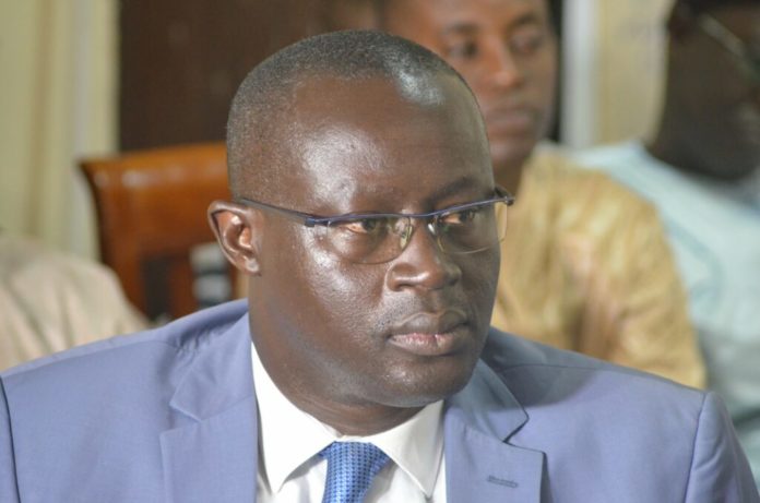 Augustin-Senghor-S-1024x678 Augustin Senghor crache da,s la soupe de la CAF où il mange depuis 5 ans
