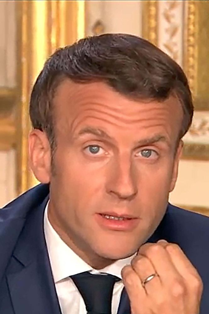 MACRON YEUX 2