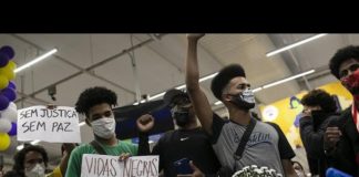 ⌈Vidéo⌉ Brésil: vague d’indignation après la mort d’un Noir tabassé par des vigiles