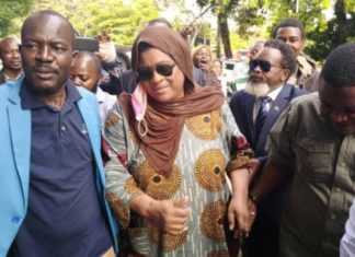 RDC: pour avoir déclamé en chanson une « Ingratitude » à l’élection de Felix Tshisekedi, la star Tshala Mwana arrêtée puis libérée