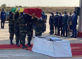Repos éternel d’un Gaïndé: Pape Bouba Diop, aux côtés de sa mère au cimetière de Dangou