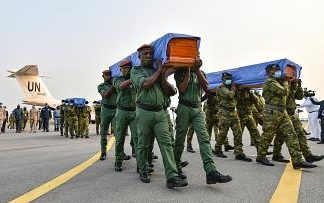 Côte d’Ivoire: les corps des quatre casques bleus tués au Mali ont été rapatriés