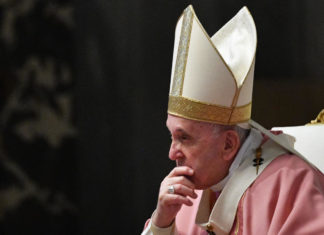“Douche froide » : le Vatican refuse de bénir les mariages homosexuels