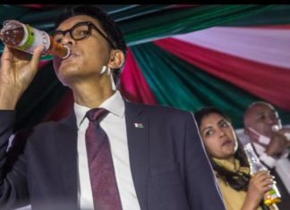 Covid : Seul sur 162 pays, Madagascar et son président TGV refusent tous les vaccins, au profit de leur tisane
