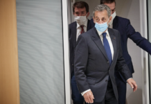 Trois ans de prison, la condamnation de Nicolas Sarkozy « lue » au-delà de France