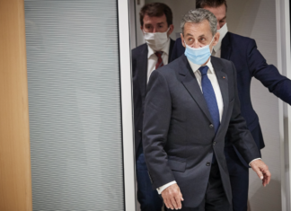 Trois ans de prison, la condamnation de Nicolas Sarkozy « lue » au-delà de France