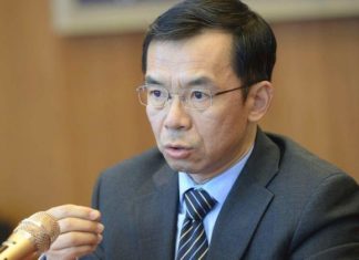 En poste à Dakar de 2005 à 2009, l’ambassadeur chinois Lu Shaye applique désormais sa « diplomatie du marteau » à Paris
