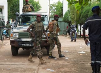 « Intracoup fourré d’État » au Mali : Le président et le Premier ministre de transition chopés par les militaires