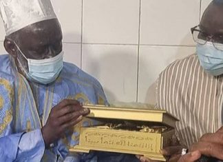 Cadeau de Thierno Madani Tall à Macky Sall : un exemplaire de Coran serti d’or