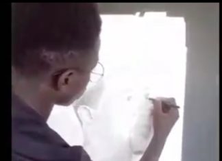 Portrait de Bougane Gueye Dany, en train d’être dessiné par Junior Art