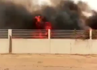 Pyromanie à Ndouloumadji : les jeunes incendient la maison paternelle de Macky Sall