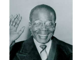 Il a essayé de raconter « tous les Senghor » dans sa biographie, il explique.