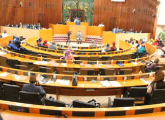 Nombre inchangé de députés à 165, après crêpage de chignons