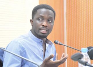 Mbougar sur l’homosexualité : « il ne faut pas accorder de poids absolu à ce qu’écrit un romancier »
