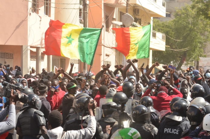 citoyen-population-manifestant-11
