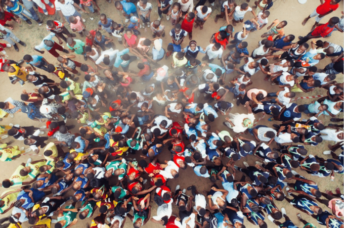 foule-gens-rassemblement