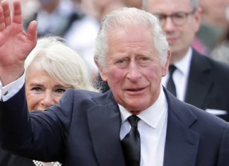 Roi : le prince Charles couronné