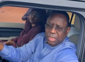 «Doxantu présidentiel»: Macky Sall au volant de sa voiture, à Wakhinane Nimzatt