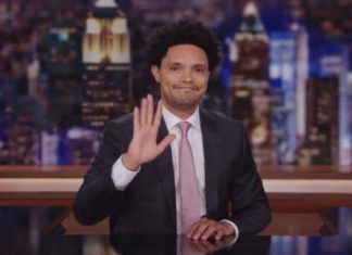 Le métis sud-africain Trevor Noah quitte le Daily Show, talk show comique iconique des USA