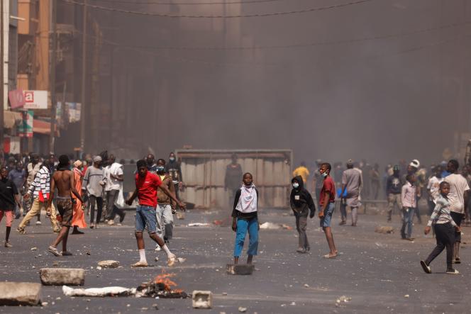 Supporters of opposition leader Sonko clash with security forces in Dakar