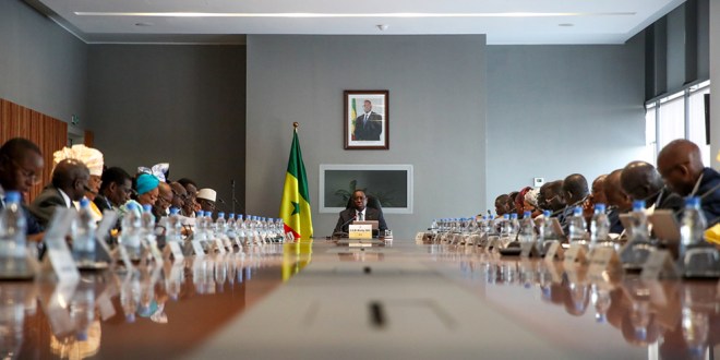 large-macky-sall-conseil-des-ministres-1