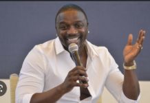 CRITIQUES SUR AKON CITY: «Je pense que je n’aurais pas dû parler avant», constate à «show» l’artiste