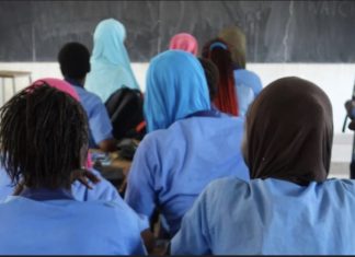 SOCIÉTÉ : Un professeur de mathématiques et de physique chimie arrêté pour agressions sexuelles sur ses élèves