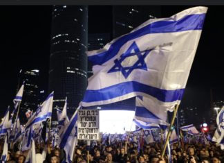 ACTU-MONDE : L’ex Premier Ministre de l’Israël se joint aux manifestants de Tel- Aviv