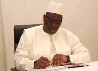 Nouvel an: Macky Sall libère plus de 700 détenus