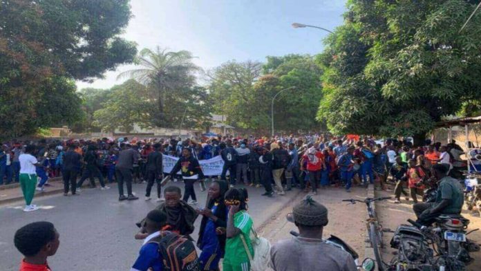 Ziguinchor-Manifestation-detudiants