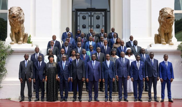 photo-officielle-du-gouvernement-du-senegal-amadouba-conseil-des-ministres
