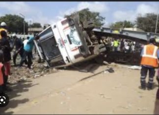 ACCIDENT: Un bus se renverse sur l’autoroute «Ila Touba» et fait deux morts sur le coup