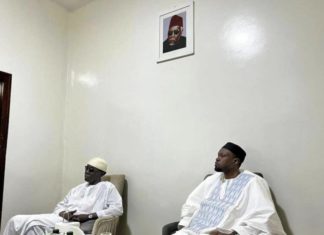 En partance à Mbacké, Ousmane Sonko fait un détour à Tivaouane et s’entretient avec Serigne Habib SY