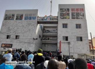 MEDIA-MANIFESTATION: Le Groupe Walfadjiri a tenu sa manifestation devant une marée humaine