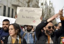 AFRICA TIMES : Les Tunisiens manifestent contre les propos « racistes » de leur Président Kaïs Saëd