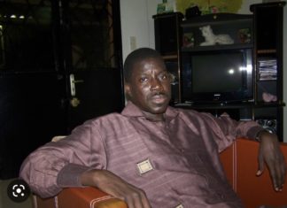 PEOPLE : Talla Sylla victime d’un malaise au deuil de Pape Moctar Cissé