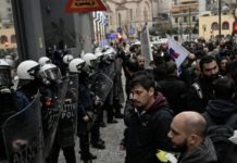 ACTU-MONDE : Le chef de la police grecque limogé après les violents affrontements lors des manifestations
