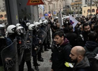 ACTU-MONDE : Le chef de la police grecque limogé après les violents affrontements lors des manifestations