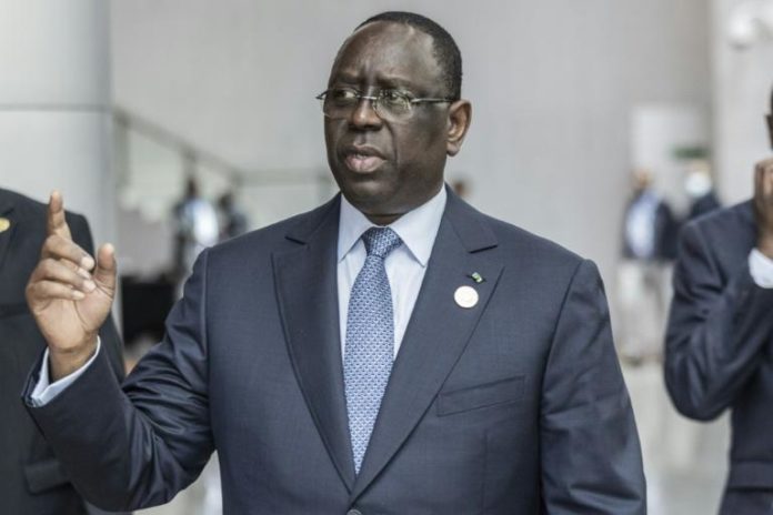 Macky Sall main levée