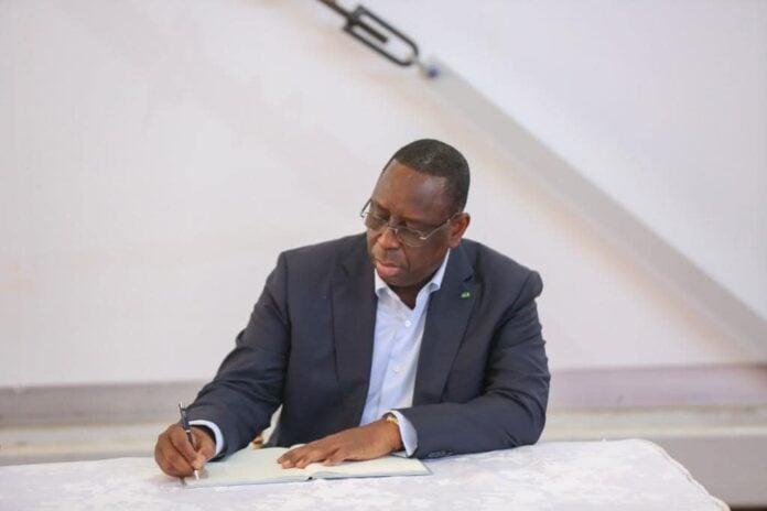 macky-sall-signature-nominations-696x464