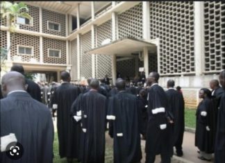 GRÈVE DES TRAVAILLEURS DE LA JUSTICE : « Les serviteurs de Thémis » restent droits dans leurs bottes et décrètent une grève de 72h à partir de ce lundi