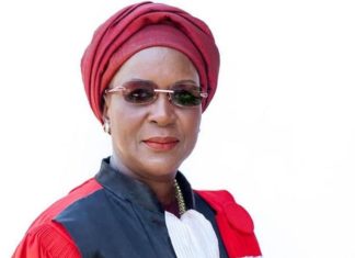 La prof de droit Amsatou Sow Sidibé prône le dialogue avec Macky