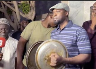 SONKO APPELLE PASTEF À SURSOIR À SON MEETING D’INVESTITURE : Un concept de casseroles à la place