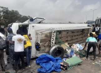 ACCIDENT : Un car ‘Ndiaga Ndiaye’ se renverse à Pikine et fait au moins 30 blessés dont 4 graves