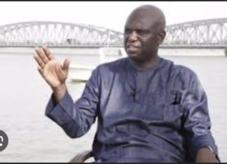 REBAPTISATION DE L’AVENUE DE GAULLE EN AVENUE MACKY SALL : Les conseillers municipaux opposent leur véto à Mansour Faye