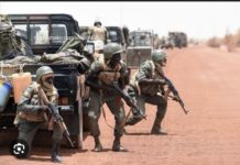 MALI : 49 civils et 15 soldats tués dans les attaques d’un bateau et d’une base de l’armée